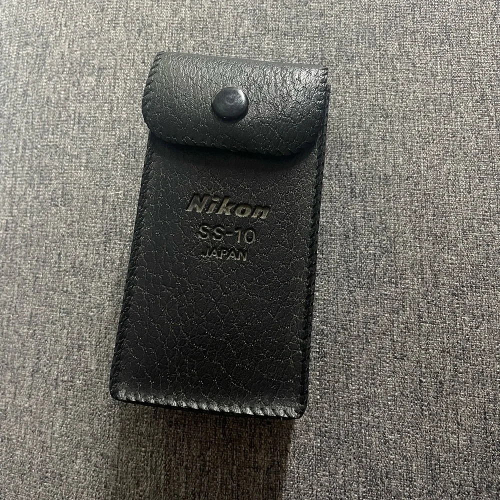 Nikon SB-E Speedlight w/ leather case